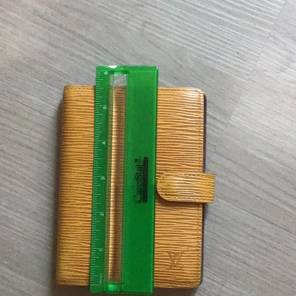 Louis Vuitton Tan Epi Leather Small Agenda Cover - Picture 7 of 7